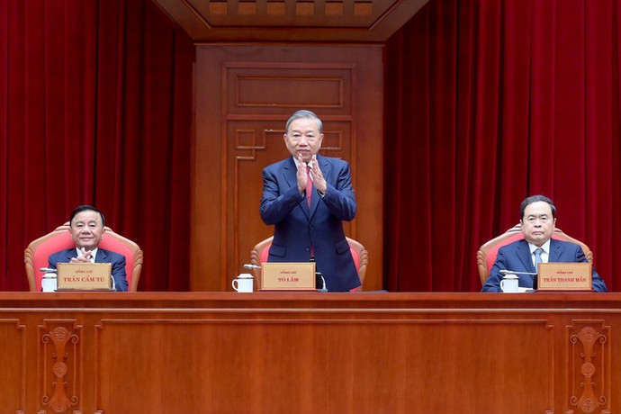 Tổng Bí thư Tô Lâm và các đồng chí lãnh đạo Đảng, Nhà nước chủ trì cuộc gặp mặt. (Ảnh: ĐĂNG KHOA)