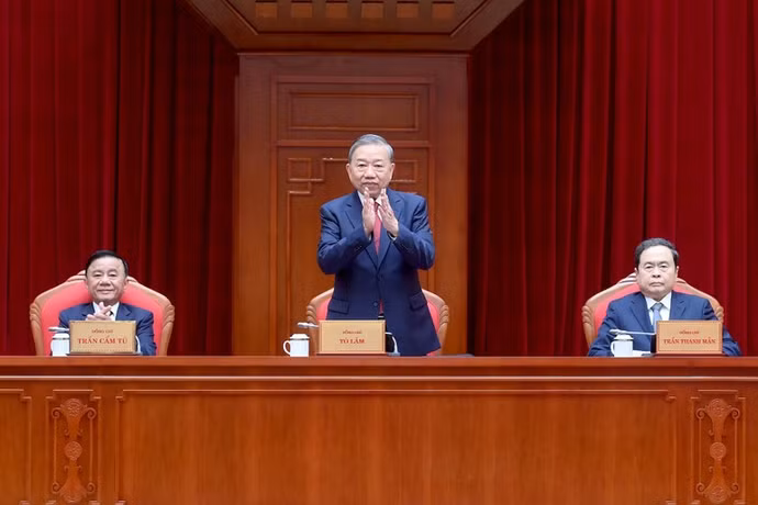 Tổng Bí thư Tô Lâm và các đồng chí lãnh đạo Đảng, Nhà nước chủ trì cuộc gặp mặt. (Ảnh: ĐĂNG KHOA)