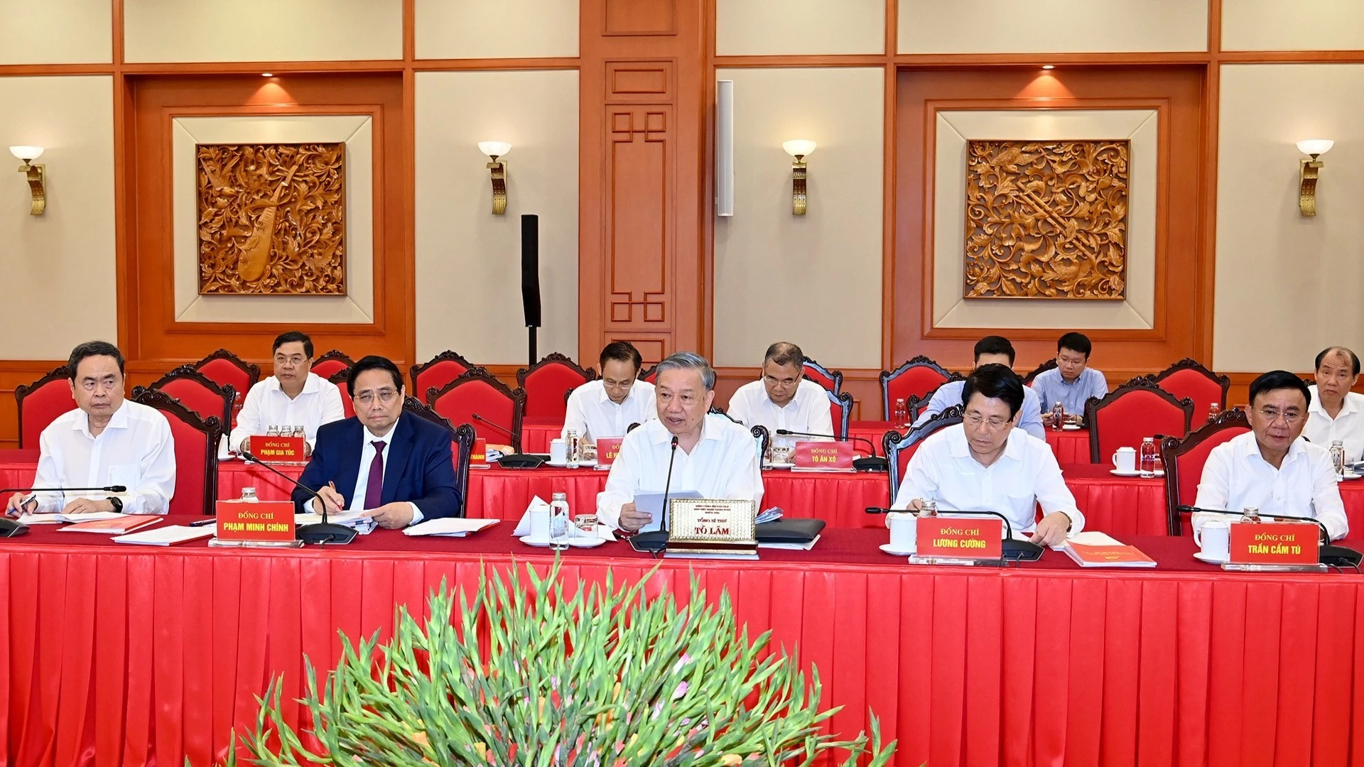 Tổng Bí thư Tô Lâm và các đồng chí lãnh đạo Đảng, Nhà nước chủ trì buổi làm việc với Ban Thường vụ Quân ủy Trung ương.