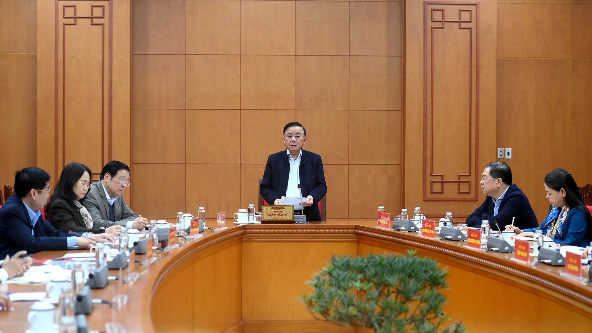 Đồng chí Trần Cẩm Tú, Ủy viên Bộ Chính trị, Thường trực Ban Bí thư, chủ trì cuộc làm việc. (Ảnh: ĐĂNG KHOA)