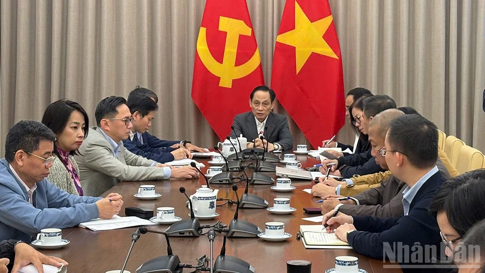 Đồng chí Lê Hoài Trung, Bí thư Trung ương Đảng, Bộ trưởng Ngoại giao đã chủ trì cuộc họp về triển khai công tác của Bộ Ngoại giao phục vụ Đại hội đại biểu toàn quốc lần thứ XIV của Đảng.