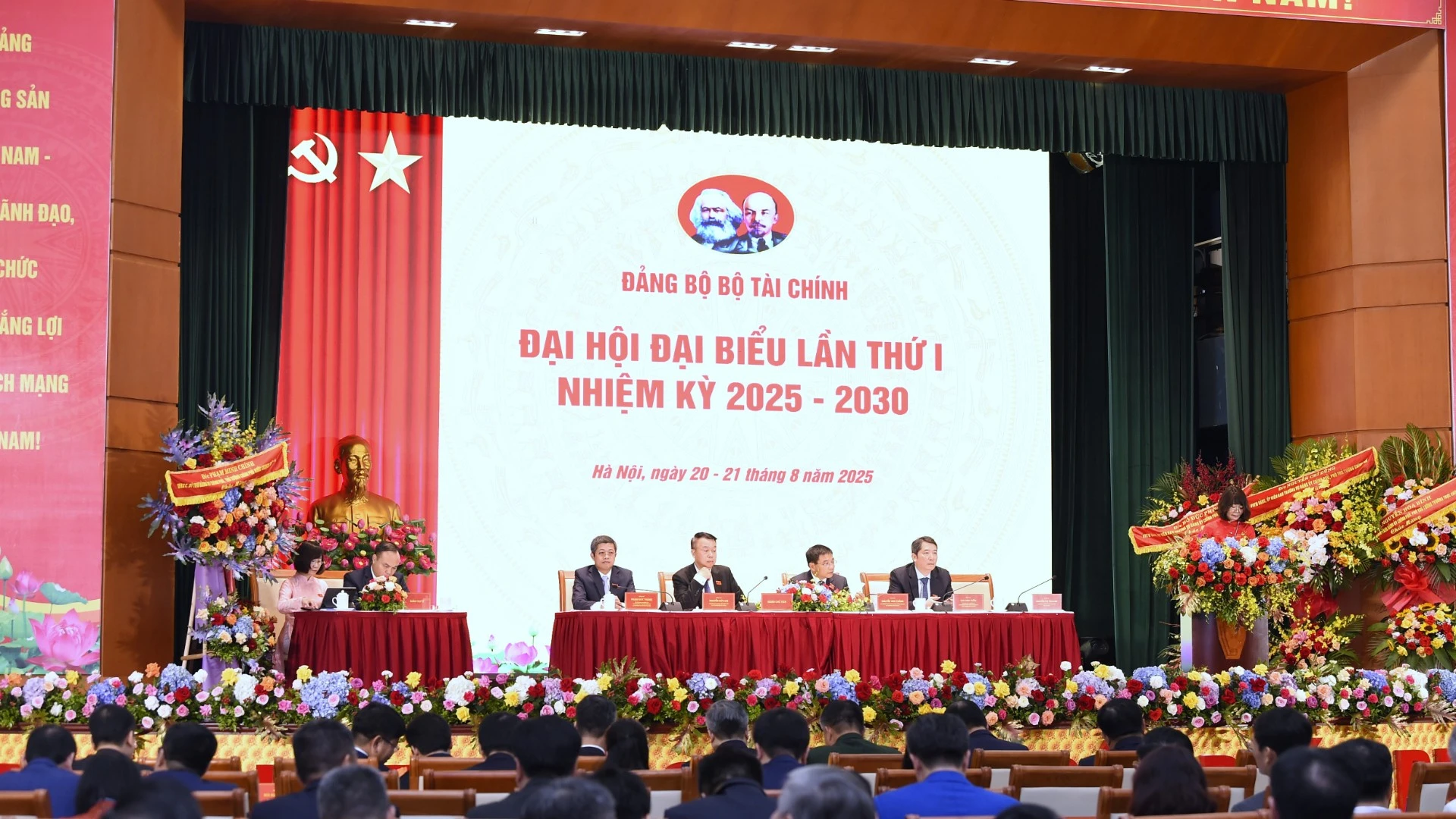 Toàn cảnh đại hội.