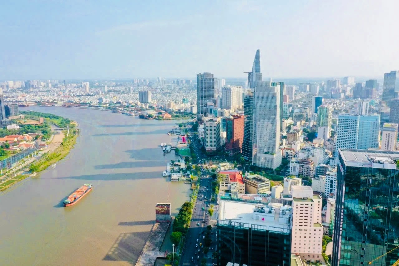 Diện mạo phát triển năng động của nền kinh tế phản ánh quá trình đổi mới tư duy quản lý và luật hóa quyền kinh doanh trong 40 năm Đổi mới.