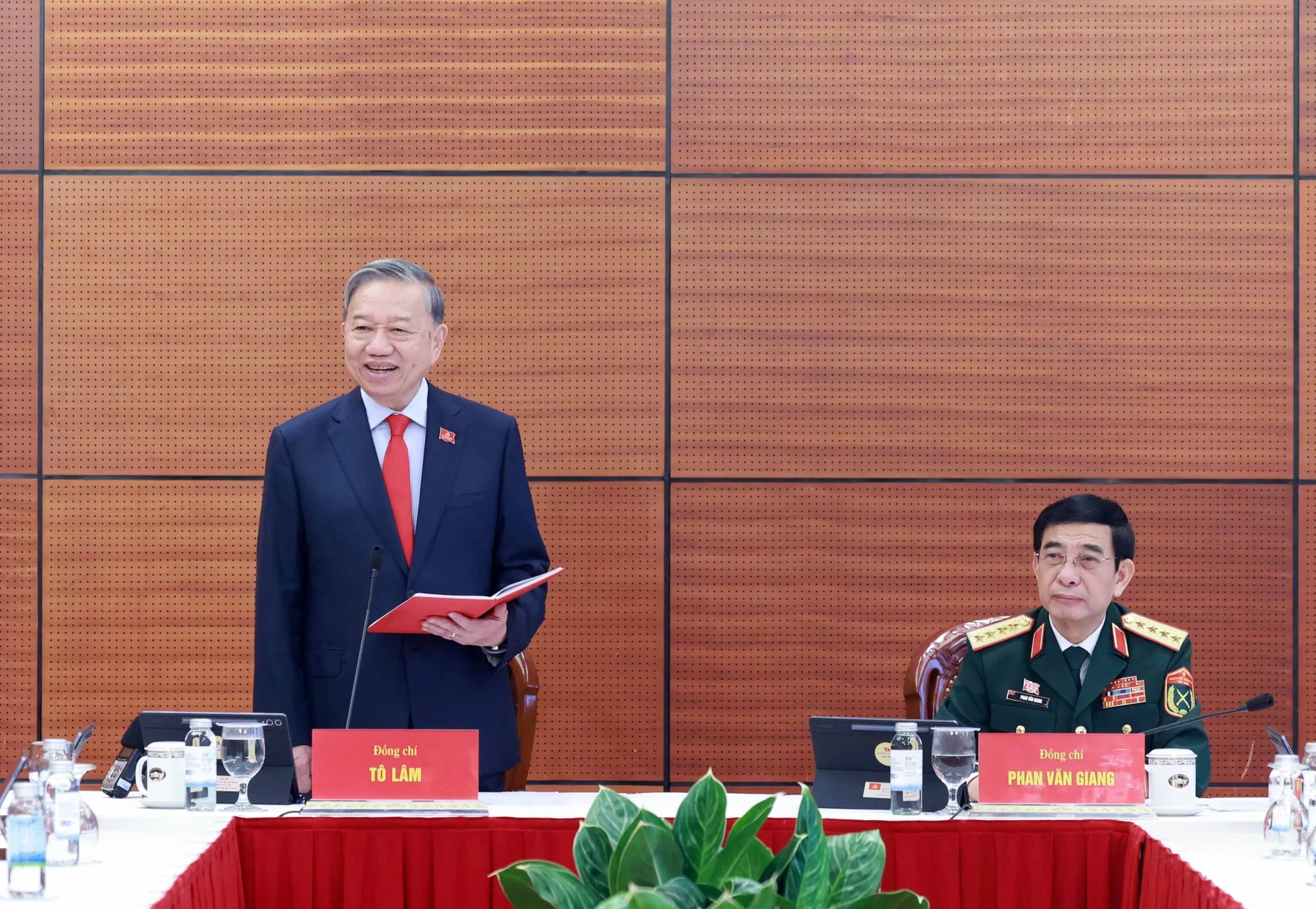 Tổng Bí thư Tô Lâm phát biểu tại buổi thảo luận Đoàn Đảng bộ Quân đội. (Ảnh: TTXVN)