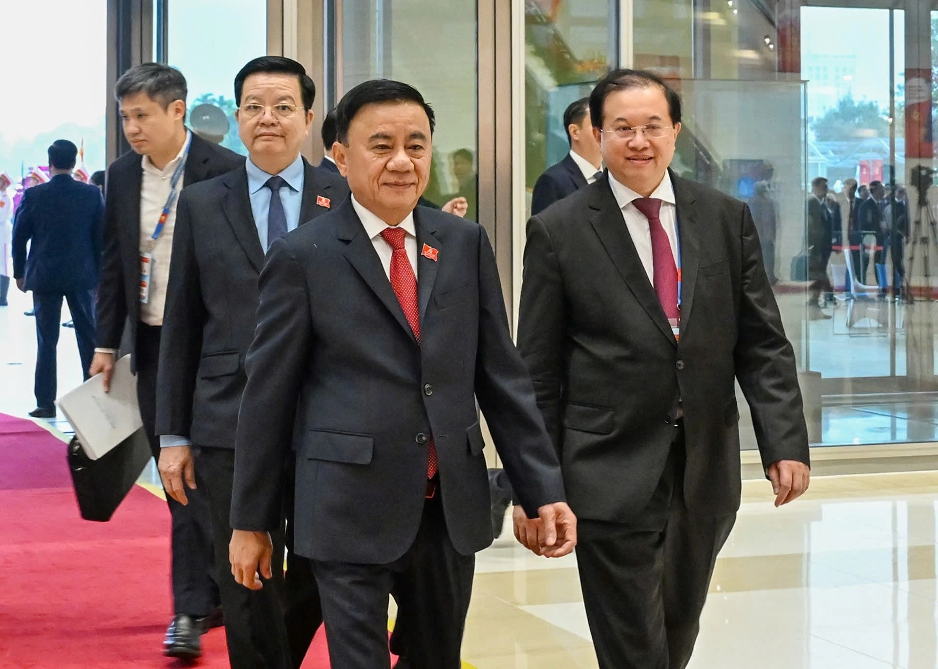 [Ảnh]: Các đại biểu đến tham dự phiên khai mạc Đại hội đại biểu toàn quốc lần thứ XIV của Đảng