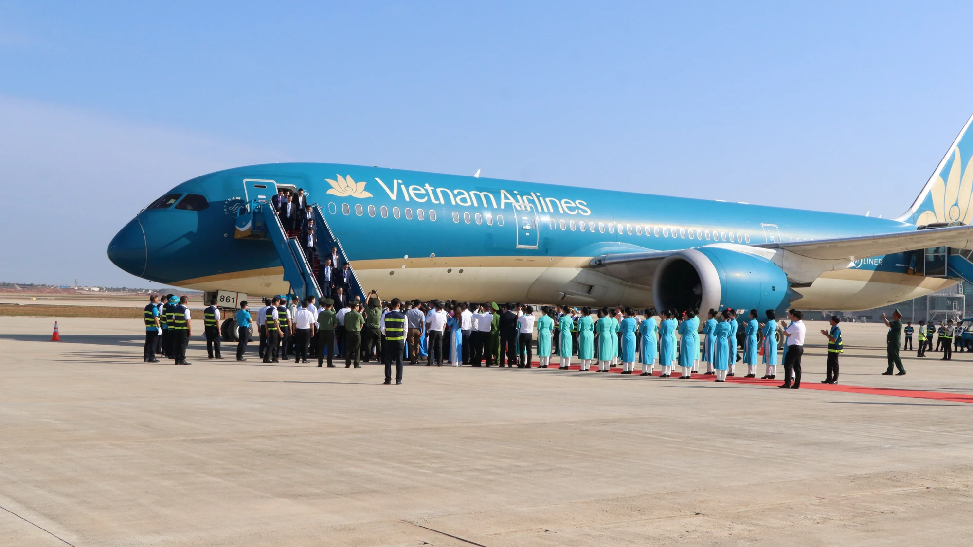 Sân bay Long Thành khai trương chuyến bay đầu tiên vào ngày 19/12/2025.