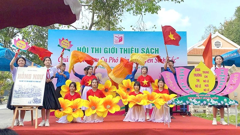 Thiếu nhi Đồng Tháp tham gia thi giới thiệu sách tại Khu di tích Nguyễn Sinh Sắc.
