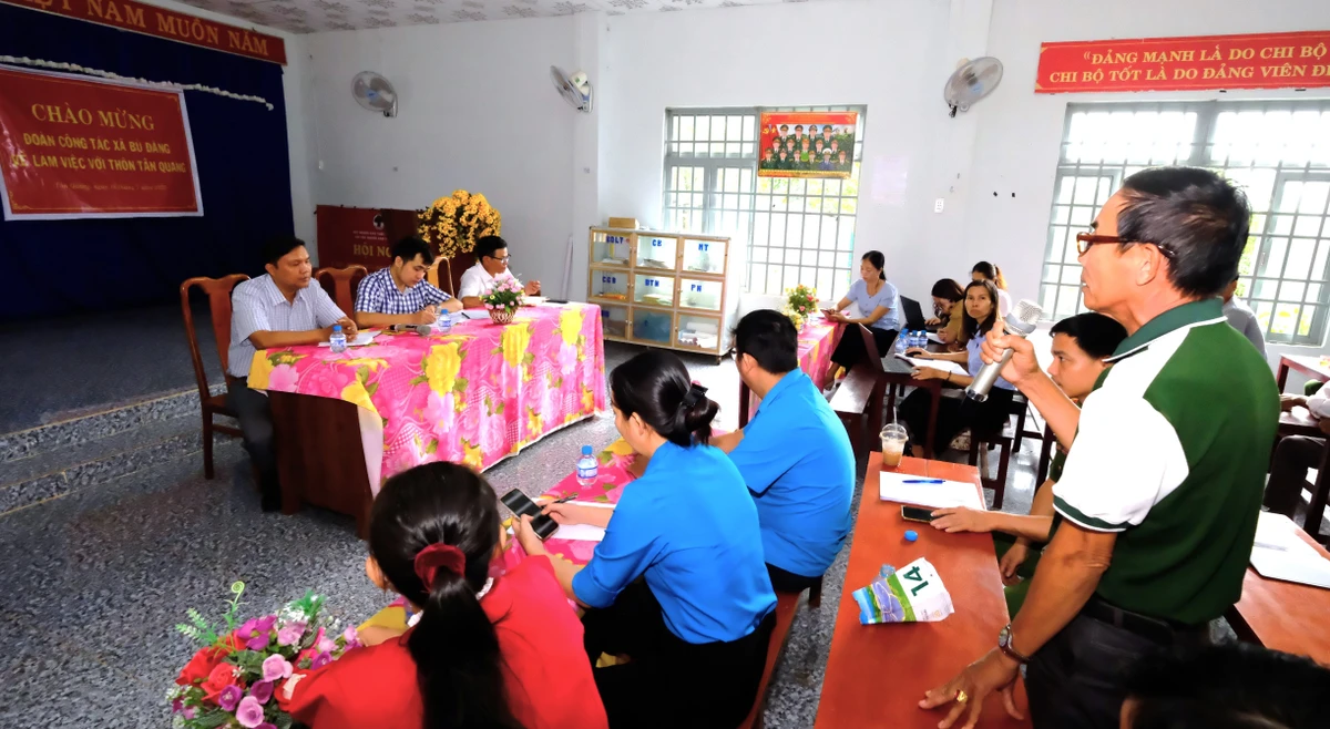 Lãnh đạo xã Bù Đăng gặp gỡ lắng nghe nhân dân nói