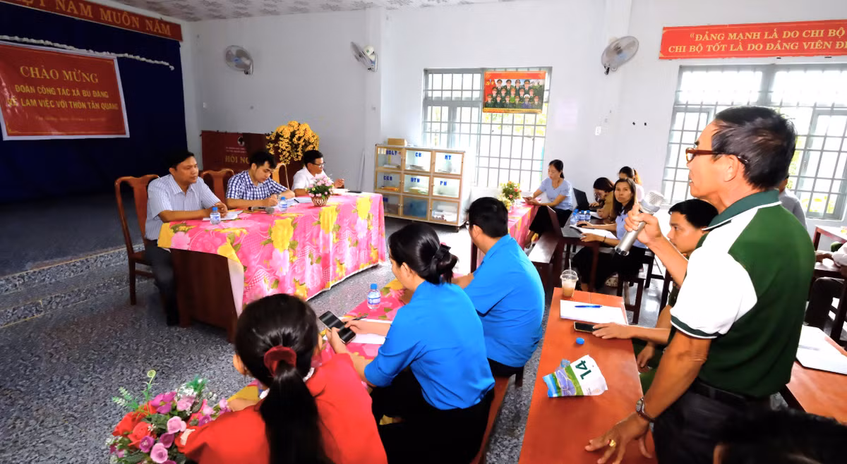 Lãnh đạo xã Bù Đăng gặp gỡ lắng nghe nhân dân nói