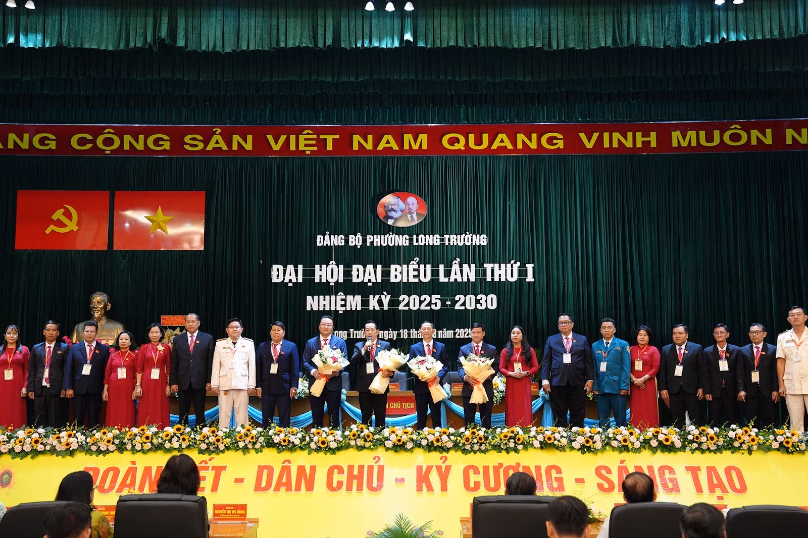 Đảng bộ Phường Long Trường thể hiện rõ vai trò hạt nhân lãnh đạo, từng bước đưa bộ máy mới vận hành hiệu quả, đồng bộ trong giai đoạn mới.