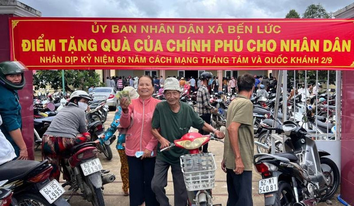 1to-chuc-trao-qua-tet-doc-lap-cho-nhan-dan-chao-mung-ky-niem-80-nam-quoc-khanh-nuoc-cong-hoa-xa-hoi-chu-nghia-viet-nam-291945-292025-voi-tong-kinh-phi-tren-58-ty-don.jpg
