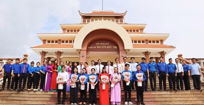 6le-ket-nap-dang-vien-moi-theo-mo-hinh-ket-nap-dang-vien-tai-dia-chi-do-voi-chu-de-do-mot-niem-tin-do-mot-hanh-trinh.jpg