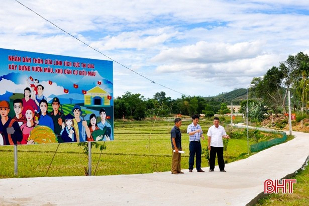 Dân vận là chìa khóa để xã Đức Lĩnh khơi dậy đoàn kết toàn dân, xây dựng nhiều tuyến đường “Sáng-xanh-sạch-đẹp". (Ảnh: Báo Hà Tĩnh)