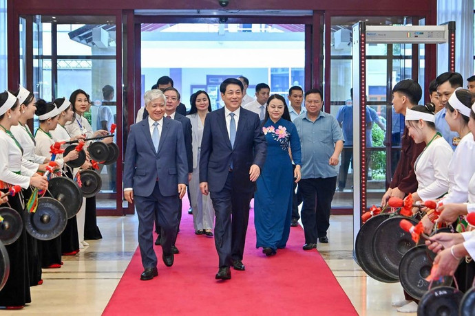 Các đồng chí lãnh đạo Đảng, Nhà nước, Mặt trận Tổ quốc Việt Nam gặp mặt đại biểu tiêu biểu đại diện các tầng lớp nhân dân nhân dịp kỷ niệm 80 năm Cách mạng Tháng Tám thành công và Quốc khánh nước Cộng hòa xã hội chủ nghĩa Việt Nam. (Ảnh: TTXVN)