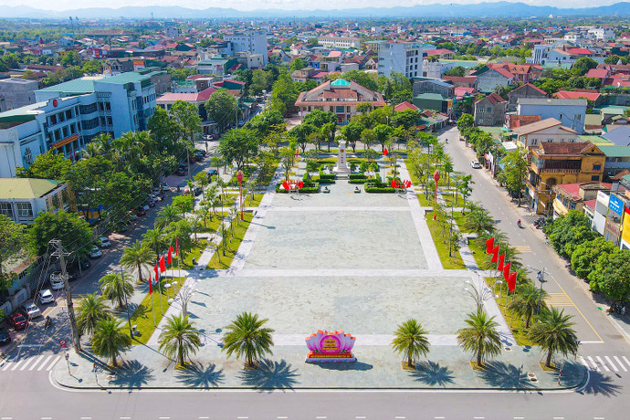 Công viên Lý Tự Trọng cũng đã được chỉnh trang đảm bảo tính lịch sử, nghiêm trang, văn minh, hiện đại. (Ảnh: Báo Hà Tĩnh)