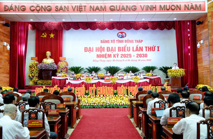 Đồng chí Lê Quốc Phong phát biểu bế mạc Đại hội. (Ảnh: Cổng thông tin tỉnh Đồng Tháp)