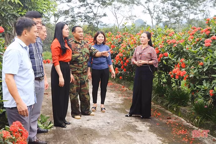 Phải bám sát cơ sở, nắm chắc tình hình, tâm tư, nguyện vọng của đoàn viên, hội viên và các tầng lớp Nhân dân. Trong ảnh: Công tác đối thoại trực tiếp giữa người đứng đầu cấp ủy, chính quyền với Nhân dân cũng được đặc biệt chú trọng. (Ảnh: Báo Hà Tĩnh)