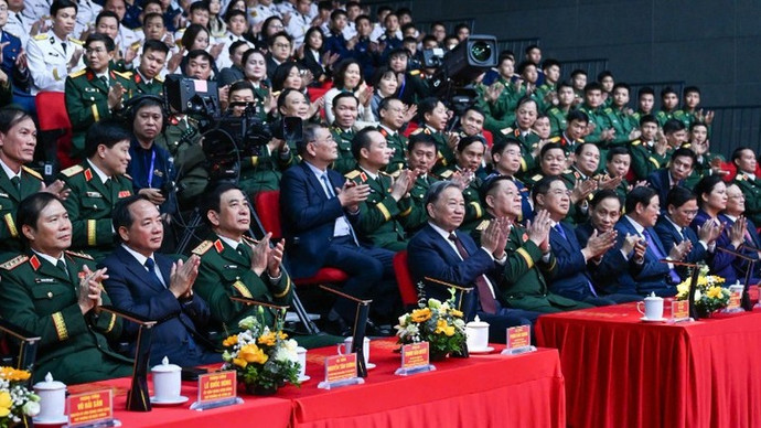 Tổng Bí thư Tô Lâm cùng các đại biểu tham dự chương trình. (Ảnh: DUY LINH)