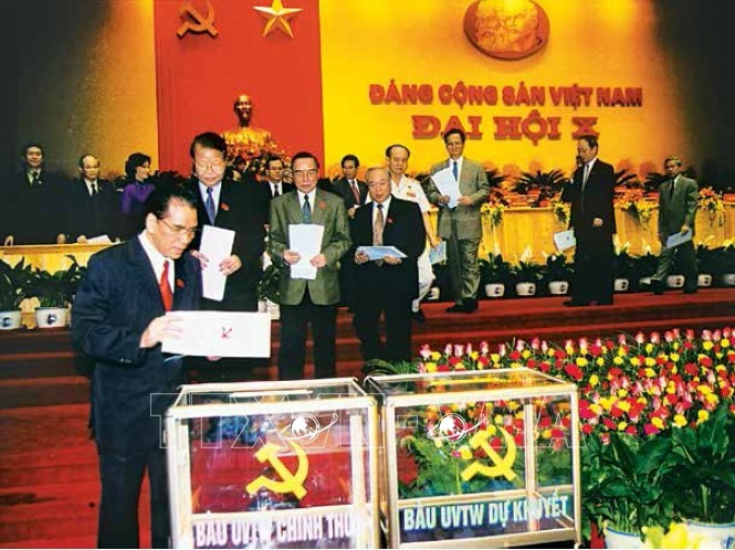 1-cac-dai-bieu-bo-phieu-bau-ban-chap-hanh-trung-uong-dang-khoa-x22-13-37-7.png
