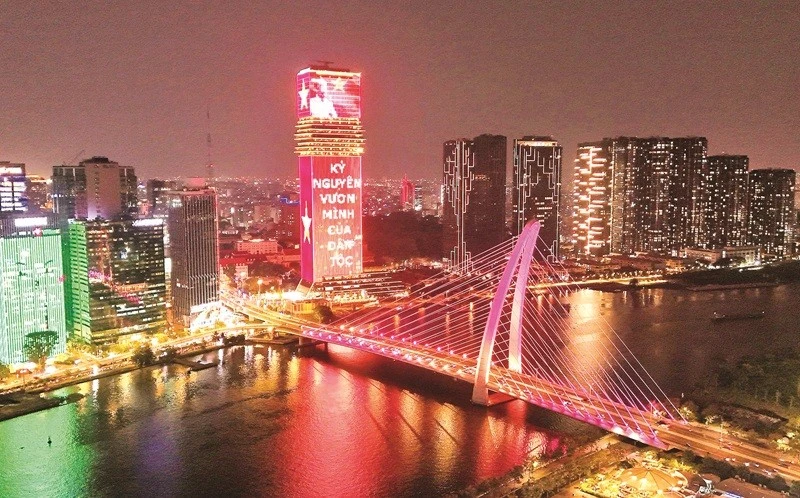 Thành phố Hồ Chí Minh lung linh sắc màu chào mừng Đại hội XIV của Đảng. (Ảnh HỒNG ĐẠT)