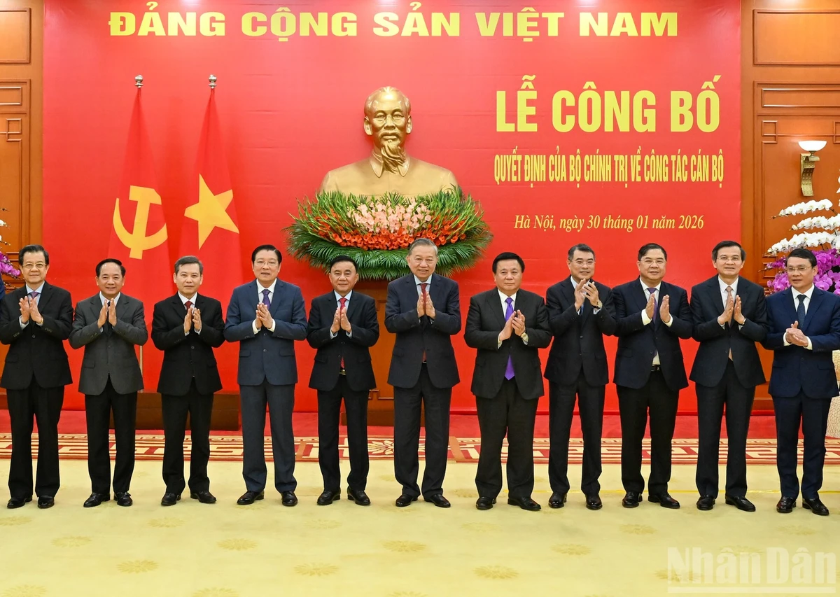 Tổng Bí thư Tô Lâm và các đồng chí lãnh đạo Đảng và các đại biểu dự buổi lễ. (Ảnh: DUY LINH)