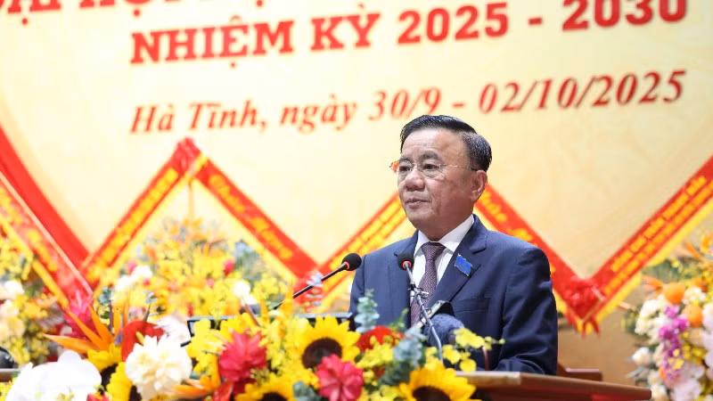 Đồng chí Trần Cẩm Tú thay mặt Bộ Chính trị, Ban Bí thư phát biểu chỉ đạo đại hội.