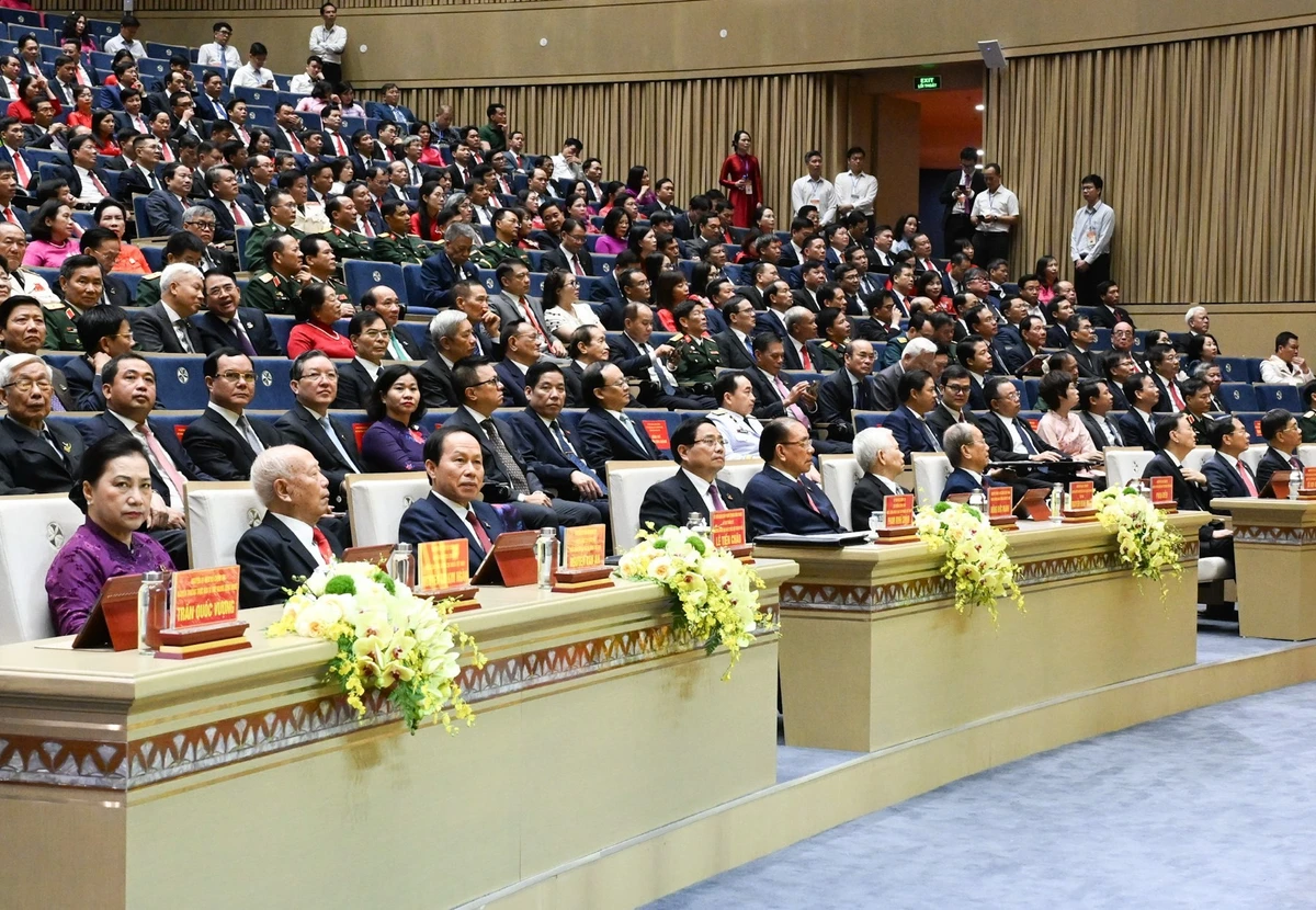 Bí thư Đảng ủy Chính phủ, Thủ tướng Chính phủ Phạm Minh Chính và các đồng chí lãnh đạo, nguyên lãnh đạo Đảng, Nhà nước , các đại biểu dự Đại hội Đại biểu Đảng bộ thành phố Hải Phòng lần thứ I, nhiệm kỳ 2025-2030. (Ảnh: TRẦN HẢI)