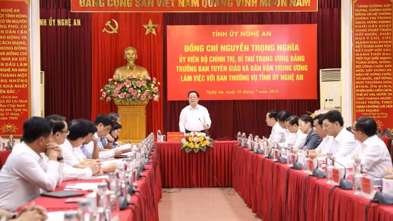 Quang cảnh buổi làm việc.