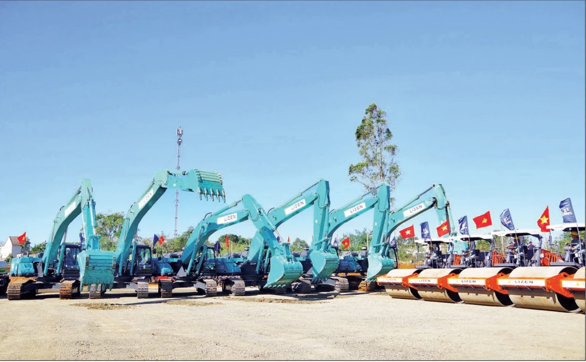Máy móc, thiết bị được huy động tối đa để đẩy nhanh tiến độ Dự án cao tốc Quy Nhơn-Pleiku.