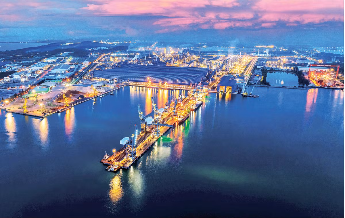 Khu liên hợp sản xuất gang thép Hòa Phát Dung Quất.