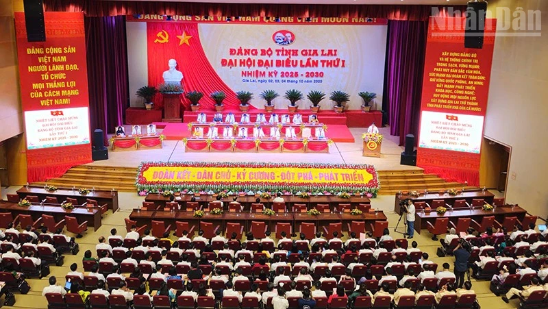 Quang cảnh phiên trù bị Đại hội đại biểu Đảng bộ tỉnh Gia Lai lần thứ I