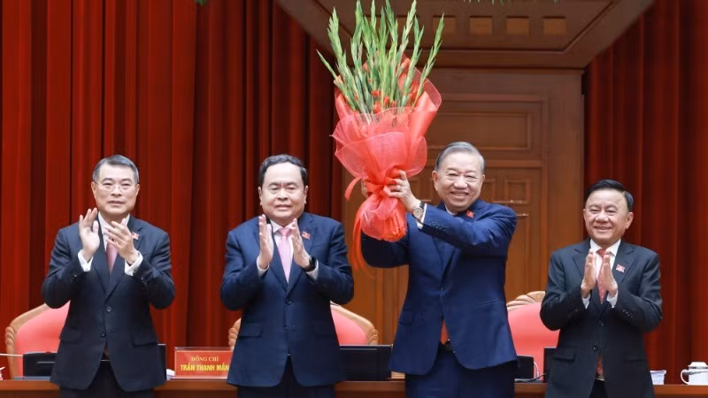 Ban Chấp hành Trung ương Đảng khóa XIV thống nhất tuyệt đối bầu đồng chí Tô Lâm tiếp tục giữ chức Tổng Bí thư. (Ảnh: TTXVN)