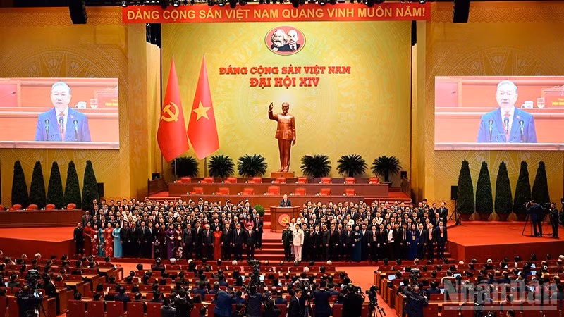 Ban Chấp hành Trung ương khóa XIV ra mắt Đại hội. (Ảnh: nhandan.vn)