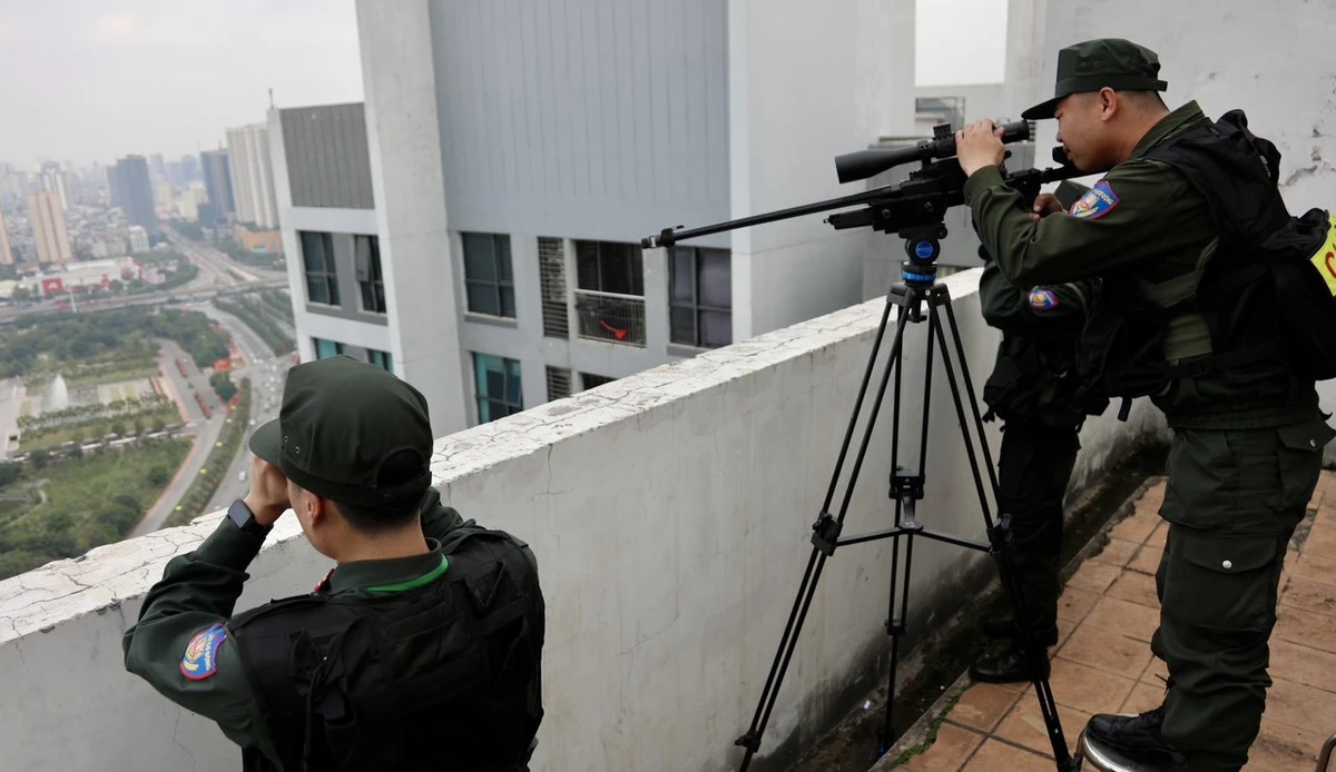 Trong những ngày qua, trên nhiều điểm cao chung quanh địa điểm diễn ra Đại hội Đảng toàn quốc lần thứ XIV, Đoàn Cảnh sát đặc nhiệm số 1 bố trí một số tổ quan sát bắn tỉa làm nhiệm vụ.
