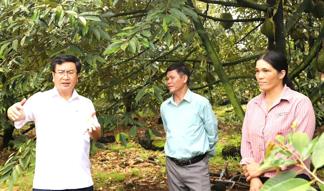 Lãnh đạo xã Phú Vinh (tỉnh Đồng Nai) sâu sát gắn bó với nông dân, tích cực đưa nghị quyết vào sản xuất nông nghiệp, xây dựng nông thôn mới.