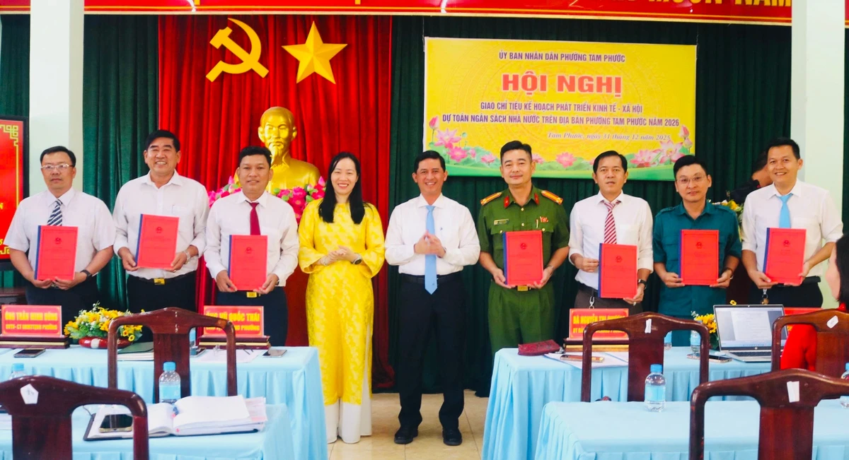 Lãnh đạo phường Tam Phước giao chỉ tiêu cho các đơn vị năm 2026.