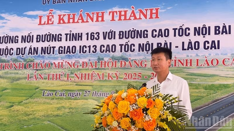Đồng chí Trần Huy Tuấn, Chủ tịch Ủy ban nhân dân tỉnh Lào Cai phát biểu tại lễ khánh thành. (Ảnh: THANH SƠN)