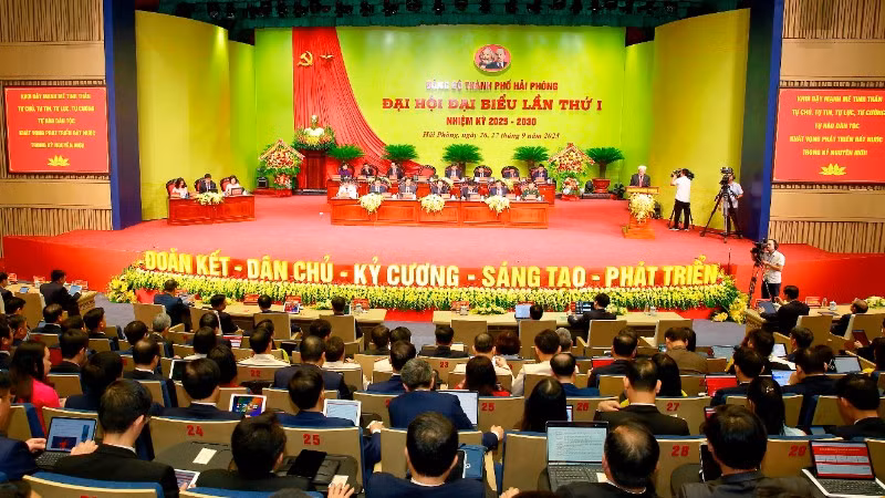 Quang cảnh ngày làm việc thứ nhất, Đại hội đại biểu Đảng bộ thành phố Hải Phòng lần thứ I, nhiệm kỳ 2025-2030.