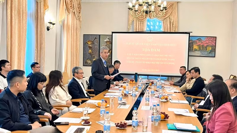 Đại sứ Nguyễn Đắc Thành phát biểu khai mạc Tọa đàm. (Ảnh: Đại sứ quán Việt Nam tại CHLB Đức)