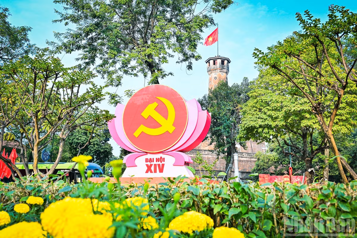 Thủ đô đẹp rực rỡ trong những ngày diễn ra Đại hội XIV của Đảng.