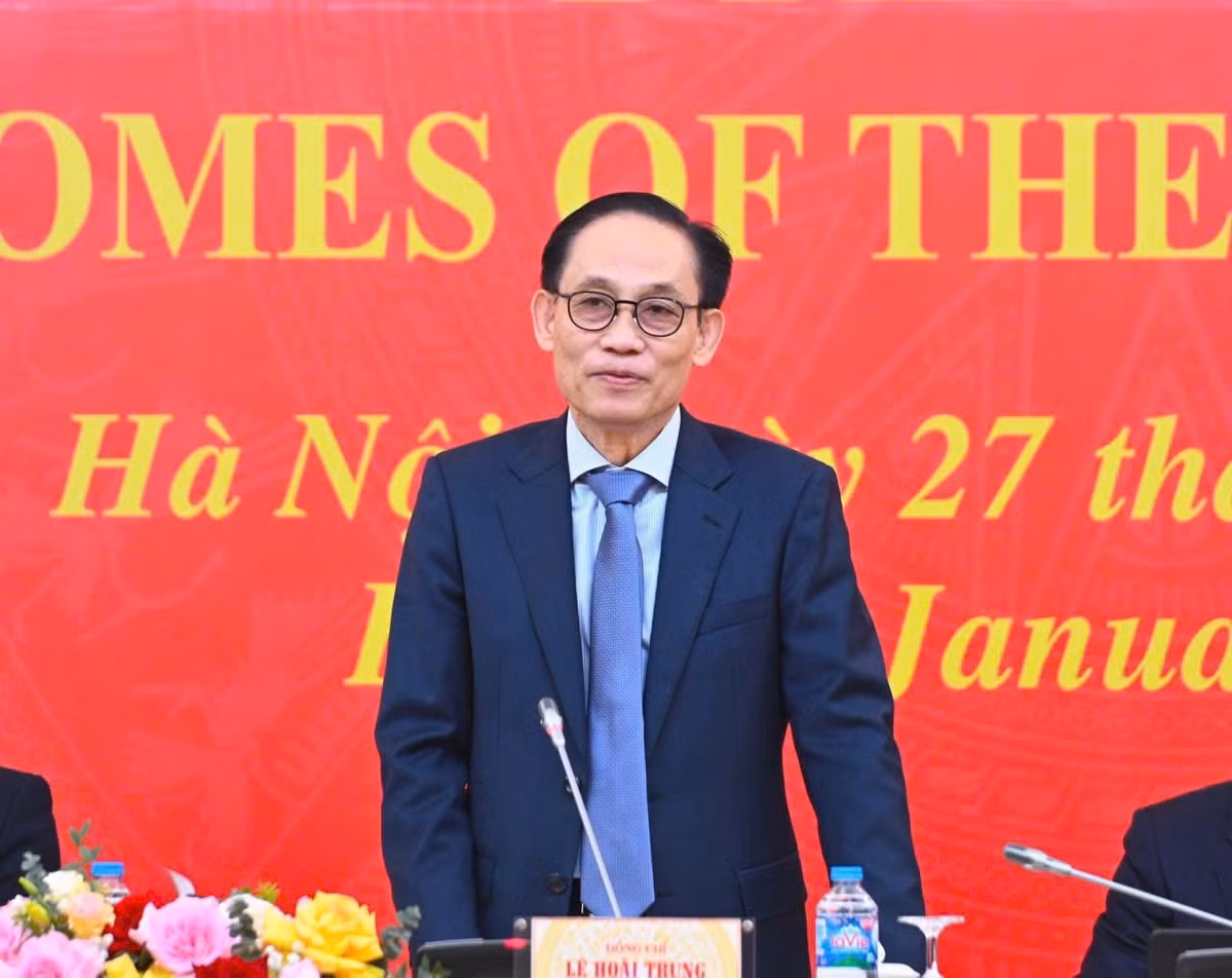 Ủy viên Bộ Chính trị, Bộ trưởng Bộ Ngoại giao Lê Hoài Trung thông báo về kết quả Đại hội XIV của Đảng. (Ảnh: TTXVN)