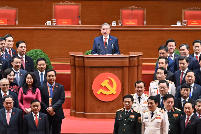 Thay mặt Ban Chấp hành Trung ương Đảng khóa XIV, Tổng Bí thư Tô Lâm phát biểu, bày tỏ lòng biết ơn sâu sắc trước sự tin tưởng và tín nhiệm của toàn thể Đại hội, đây là vinh dự và trách nhiệm lớn trước Đảng, trước Nhân dân; khẳng định sẽ nỗ lực hết mình, toàn tâm, toàn lực để phục vụ sự nghiệp cao cả của Đảng, của Cách mạng, của Nhân dân.