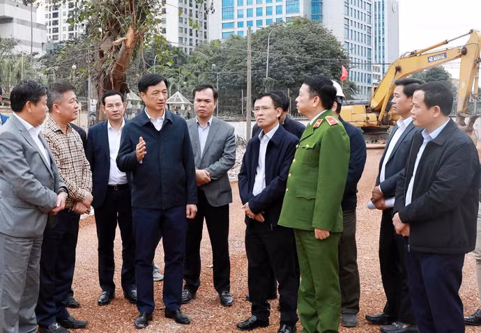 bi-thu-thanh-uy-ha-noi-nguyen-duy-ngoc-kiem-tra-thuc-dia-viec-trien-khai-du-an-duong-vanh-dai-1.jpg