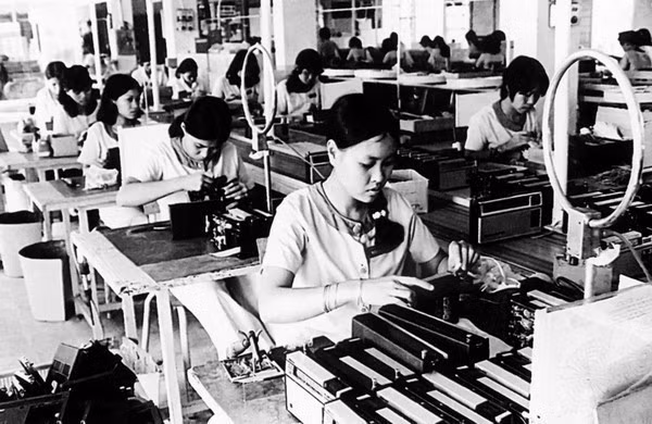 xuong-lap-rap-may-thu-hinh-national-sai-gon-tiep-tuc-hoat-dong-phuc-vu-nhu-cau-cua-nhan-dan.jpg