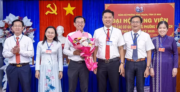 cac-dong-chsi-lanh-dao-chu-chot-phuong-vinh-trach.jpg