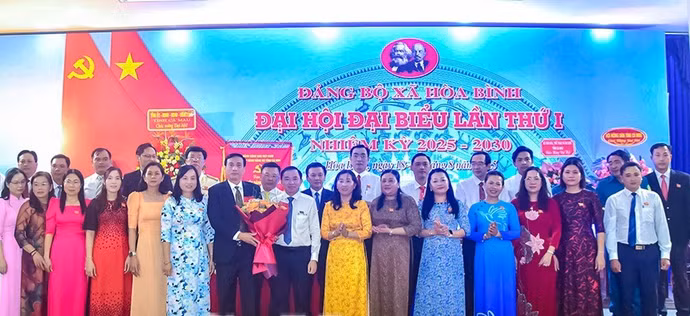 bch-dang-bo-xa-hoa-binh.jpg